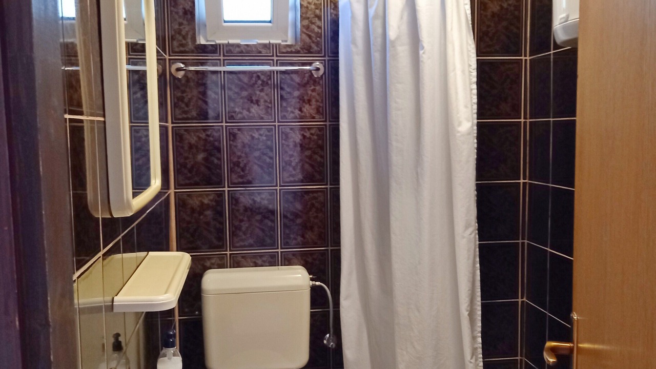 Photo of Bathroom in Petrcane