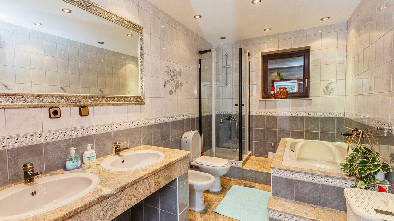 Photo of Bathroom in Duce