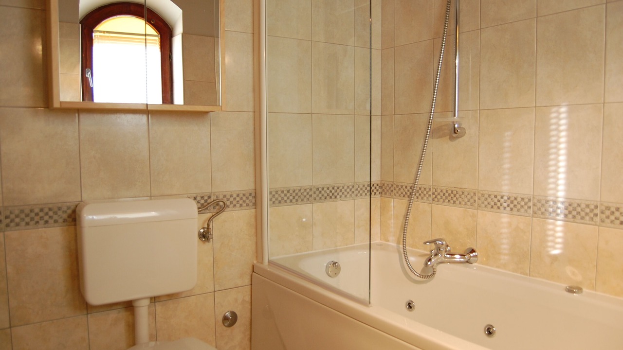 Photo of Bathroom in Tar