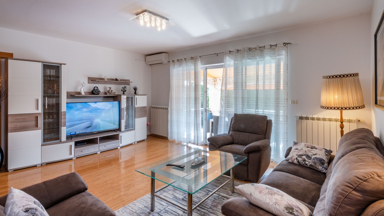 Photo of Livingroom in Loborika