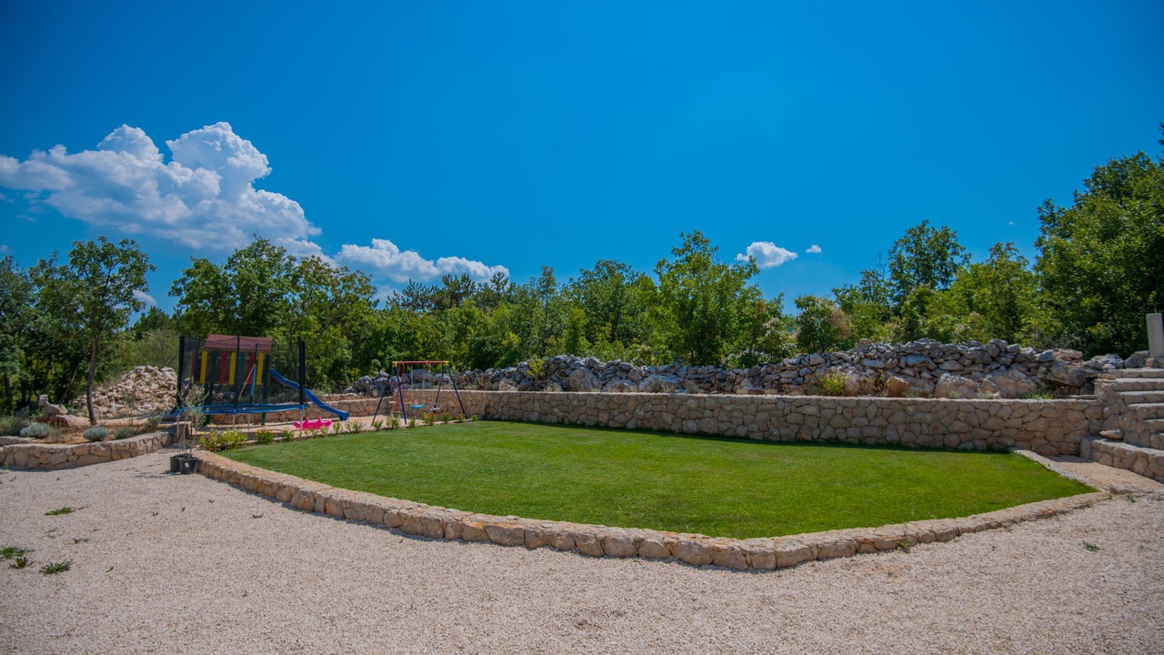 Photo of Others in Grubine
