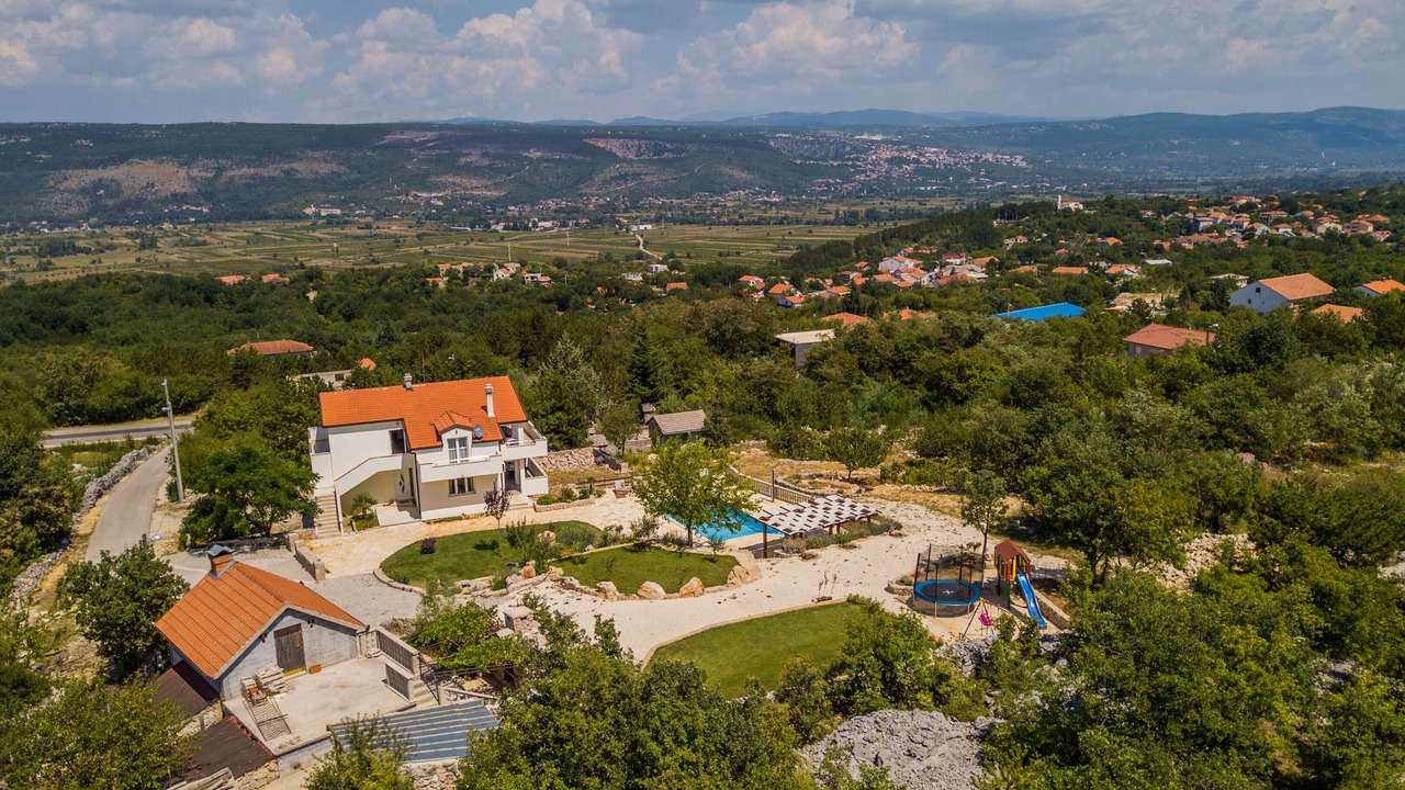 Photo of Outdoor in Grubine