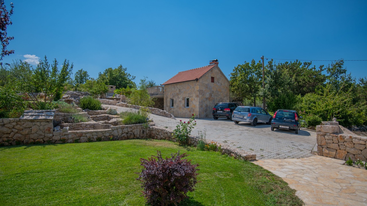 Photo of Others in Grubine