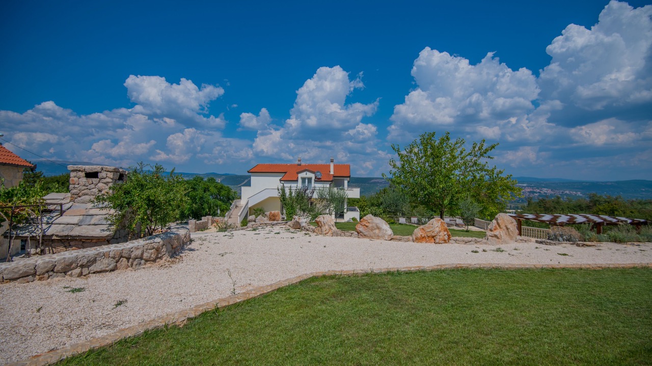 Photo of Others in Grubine