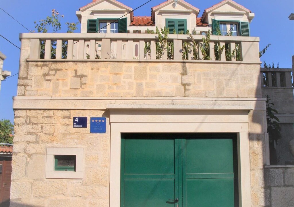 Photo of Buildings in Selca