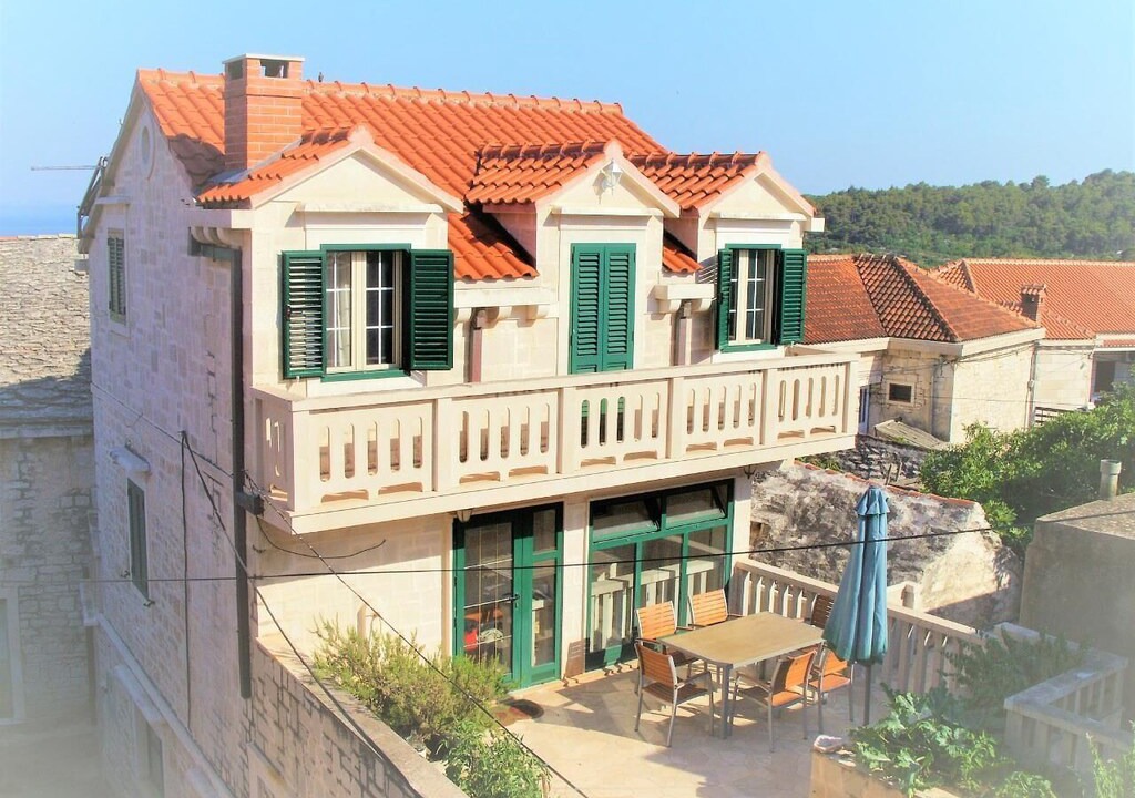 Photo of Buildings in Selca