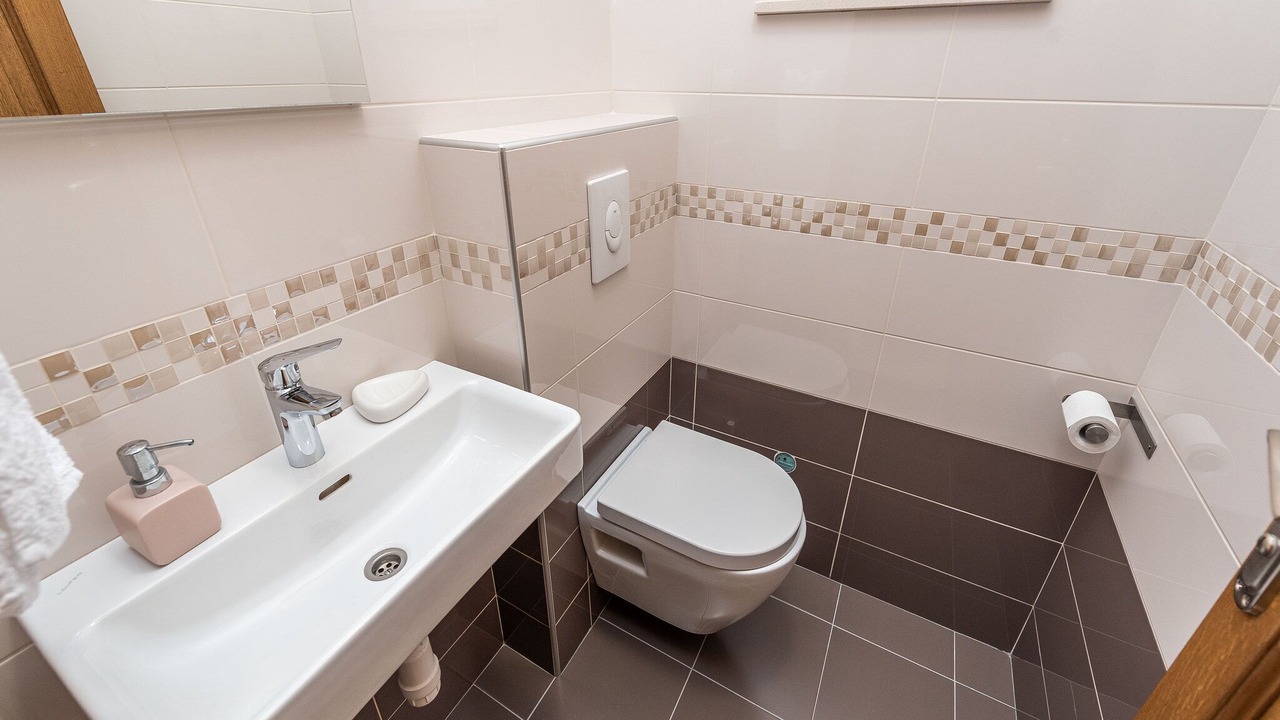 Photo of Bathroom in Petrcane