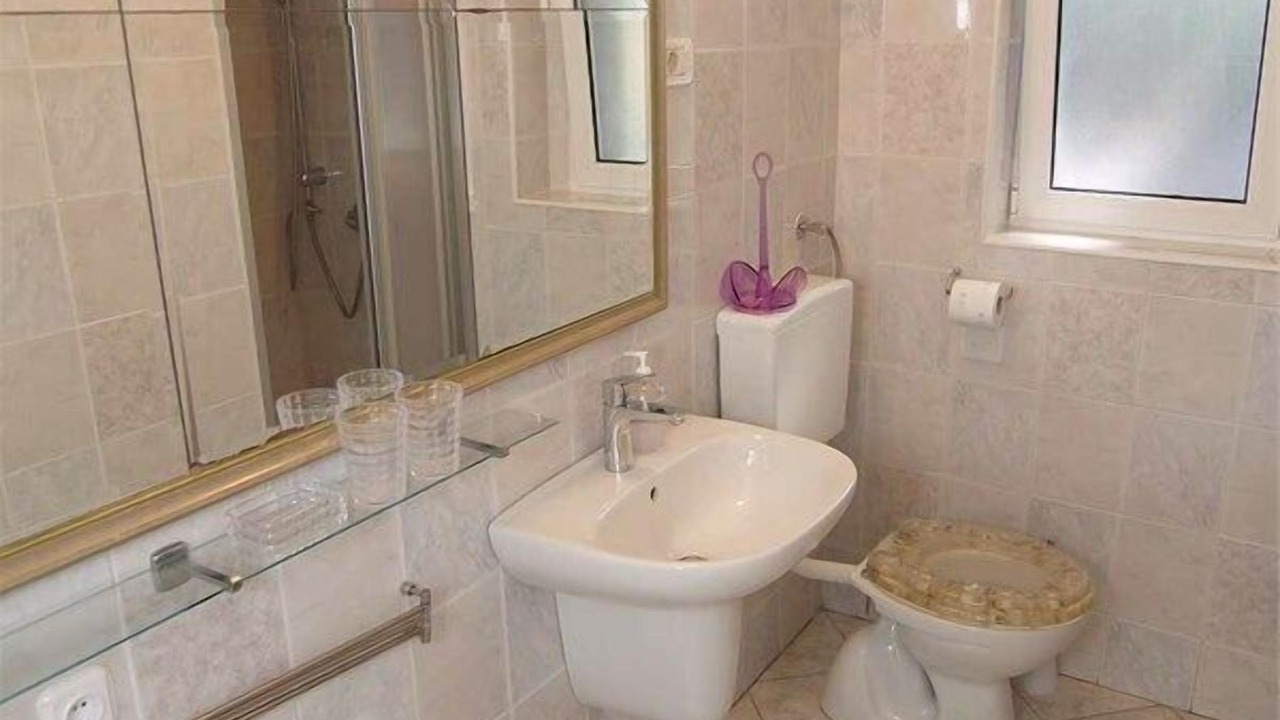 Photo of Bathroom in Cove Murtar