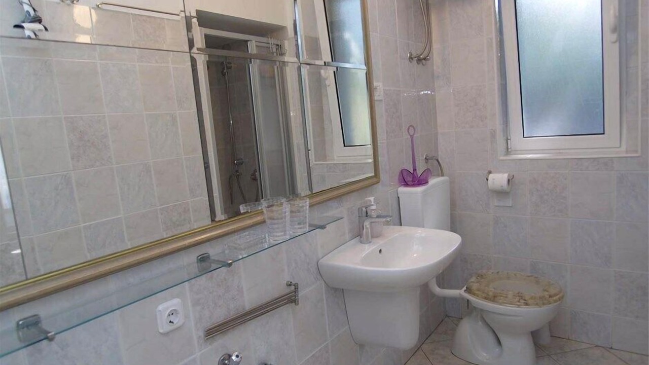 Photo of Bathroom in Cove Murtar