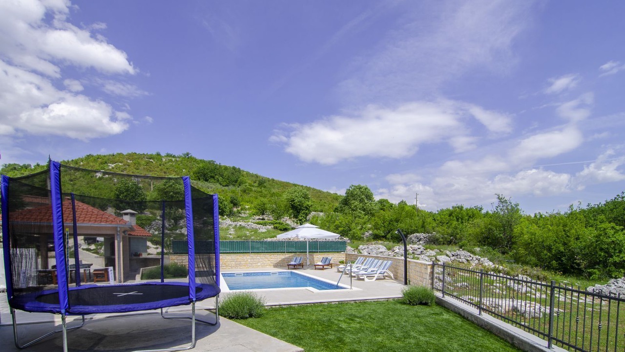 Photo of Outdoor in Srijane