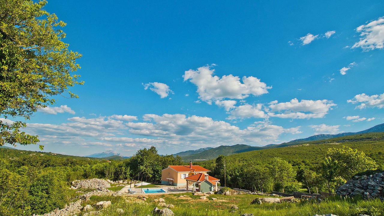 Photo of Outdoor in Srijane