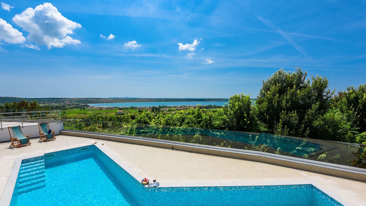 Photo of Outdoor in Rtina