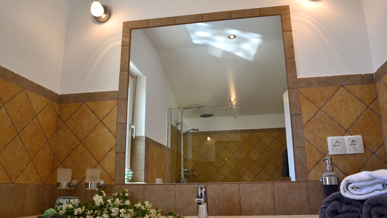 Photo of Bathroom in Tar