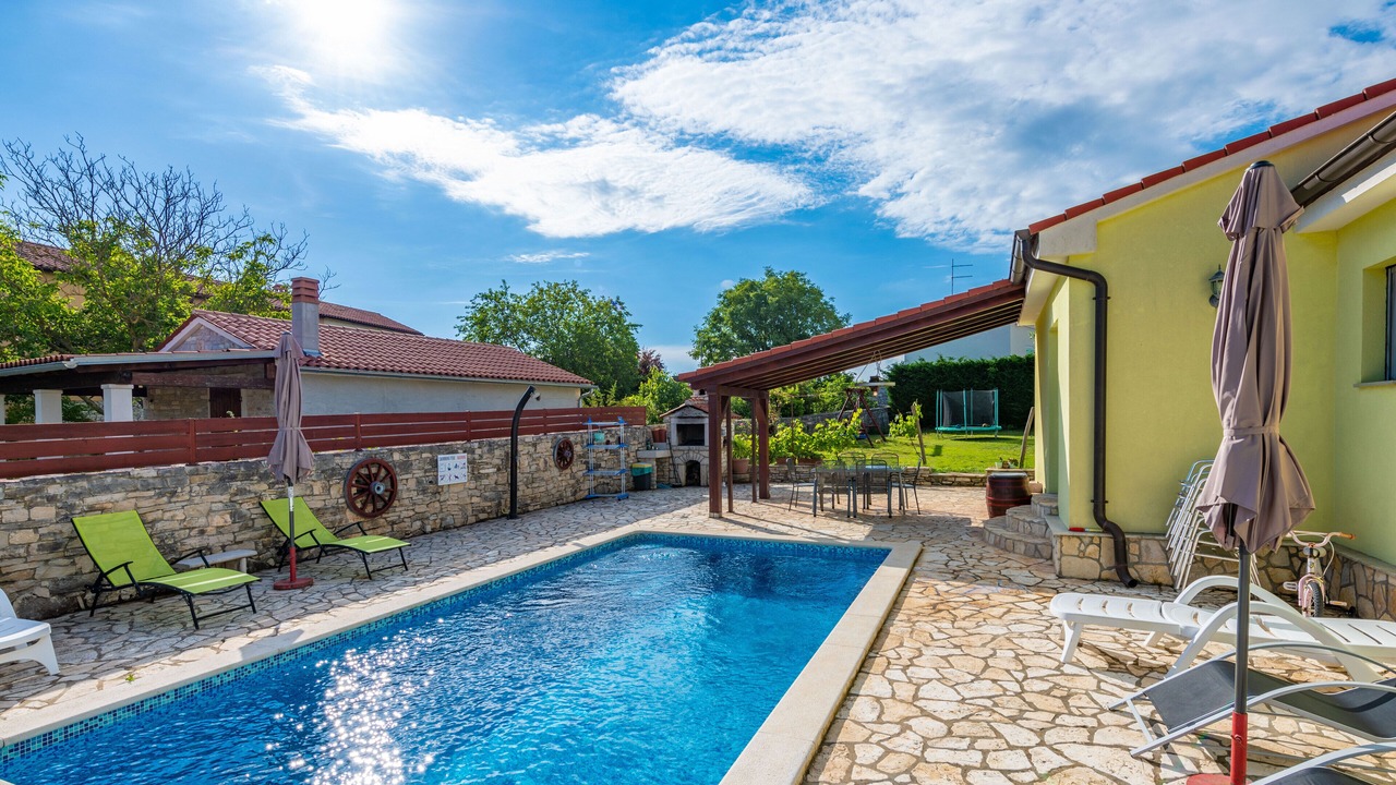 Photo of Outdoor in Krmed