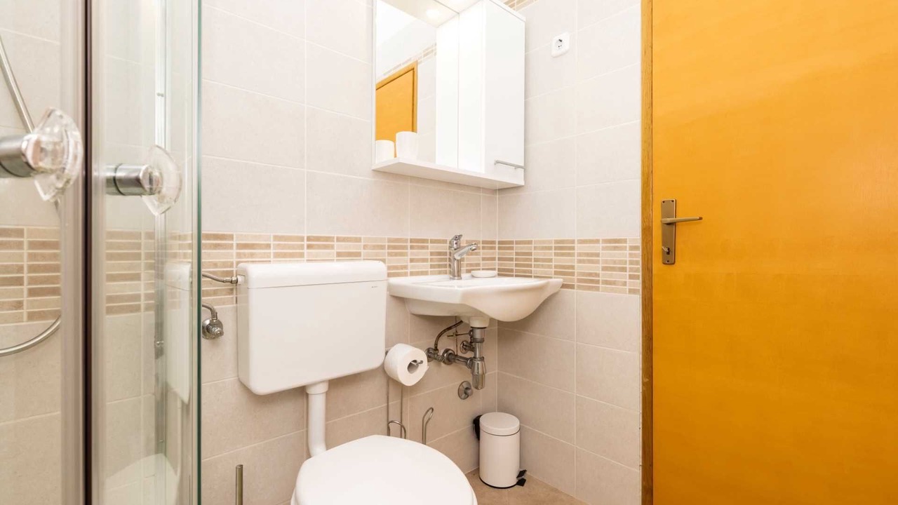 Photo of Bathroom in Cove Murtar