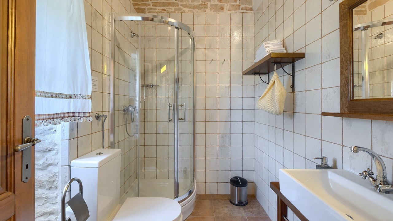 Photo of Bathroom in Gajana