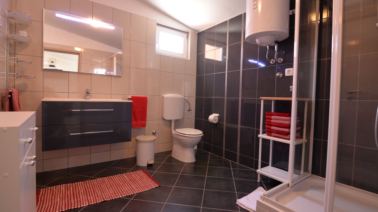 Photo of Bathroom in Tkon
