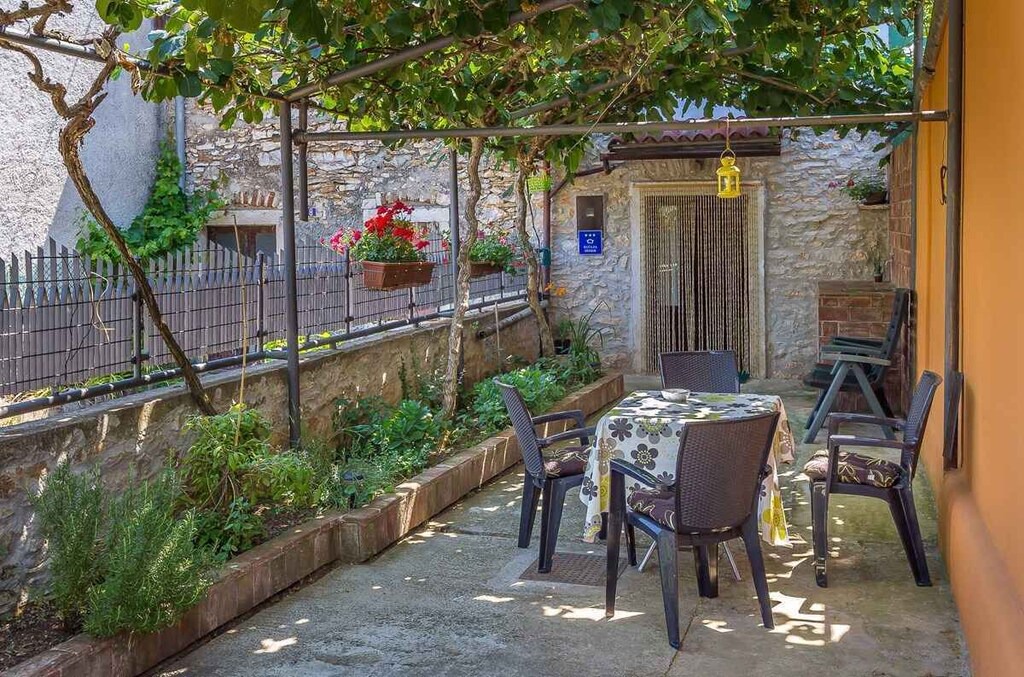 Photo of Patio Balcony in Sisan