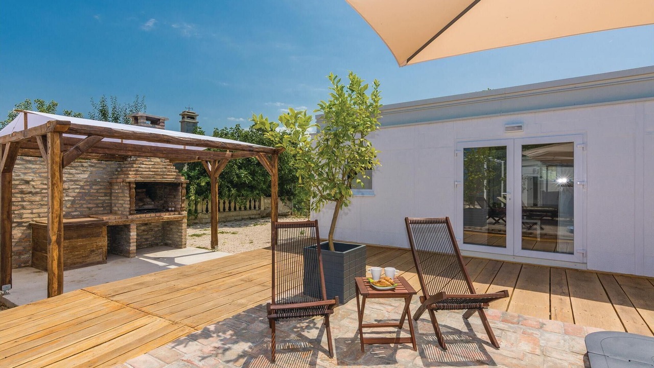 Photo of Outdoor in Petrcane