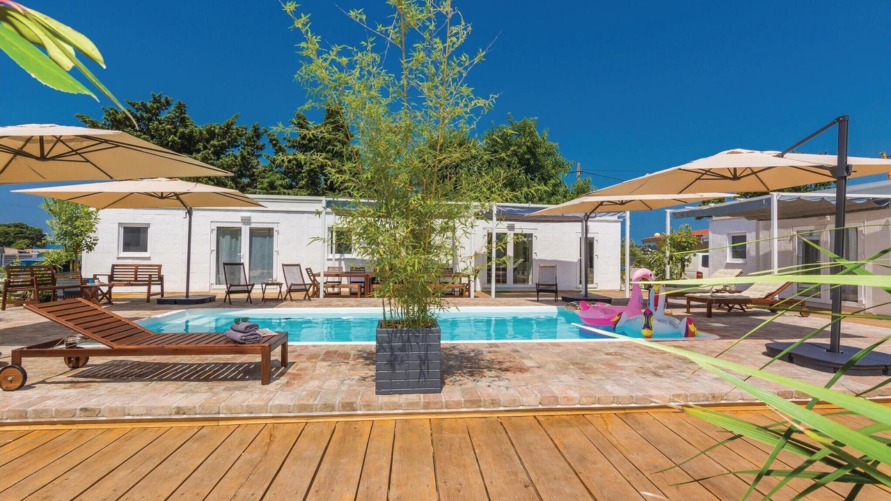 Photo of Outdoor in Petrcane