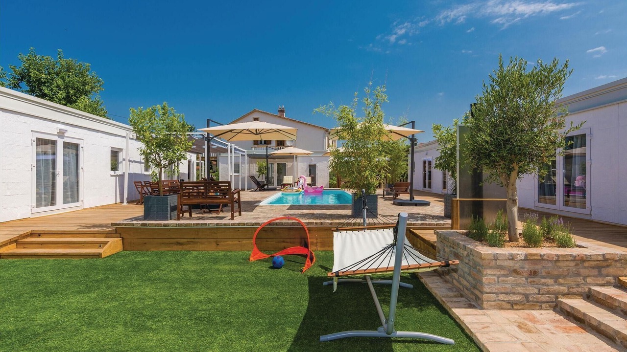 Photo of Outdoor in Petrcane