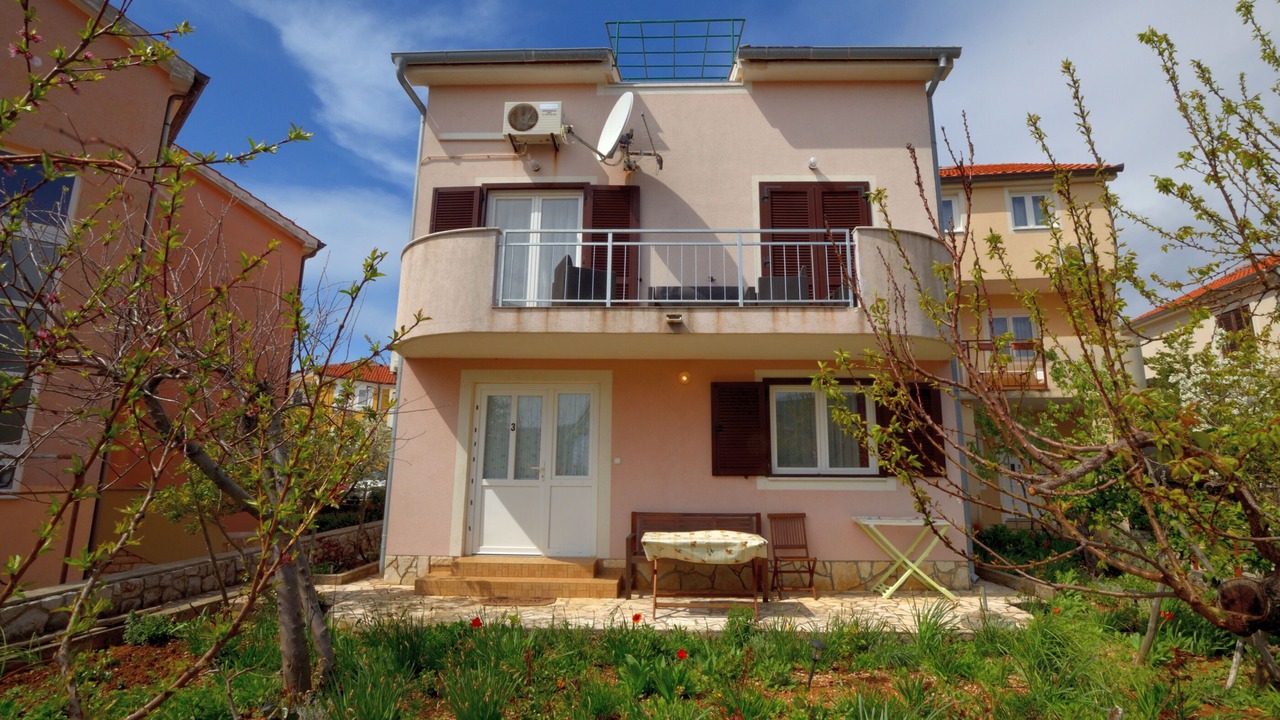 Photo of Outdoor in Cres