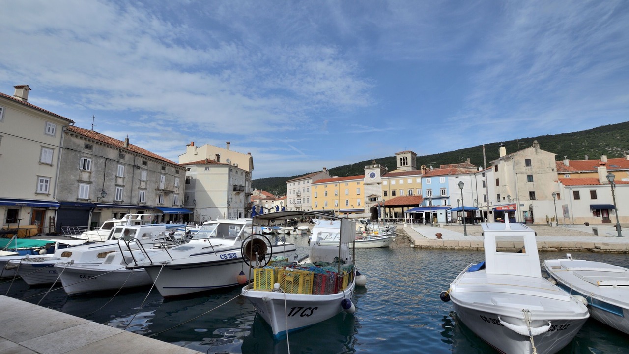 Photo of Others in Cres