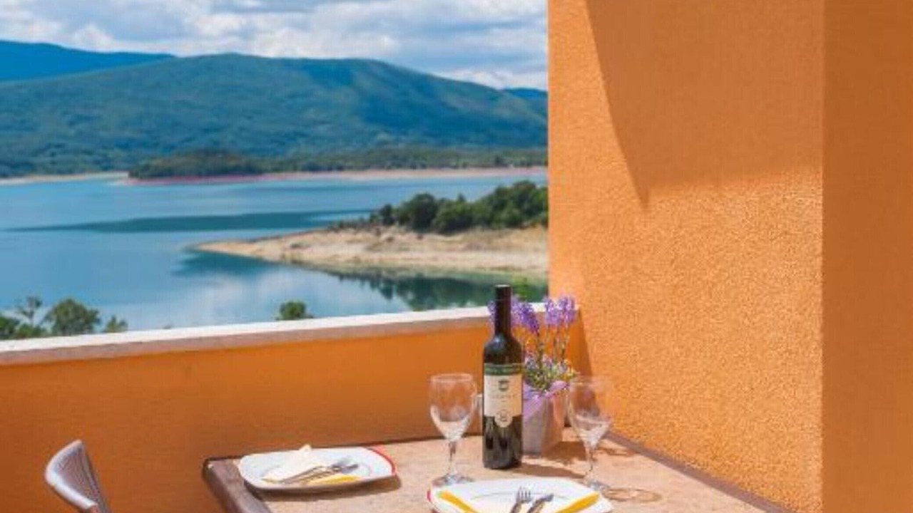 Photo of Patio Balcony in Garjak