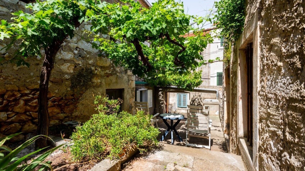Photo of Patio Balcony in Iz