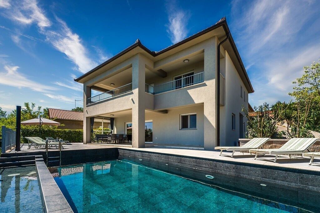 Photo of Outdoor in Risika