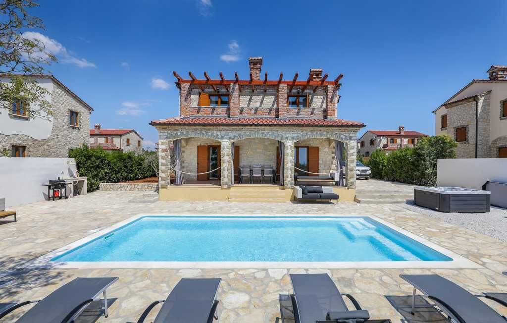 Photo of Outdoor in Cabrunici