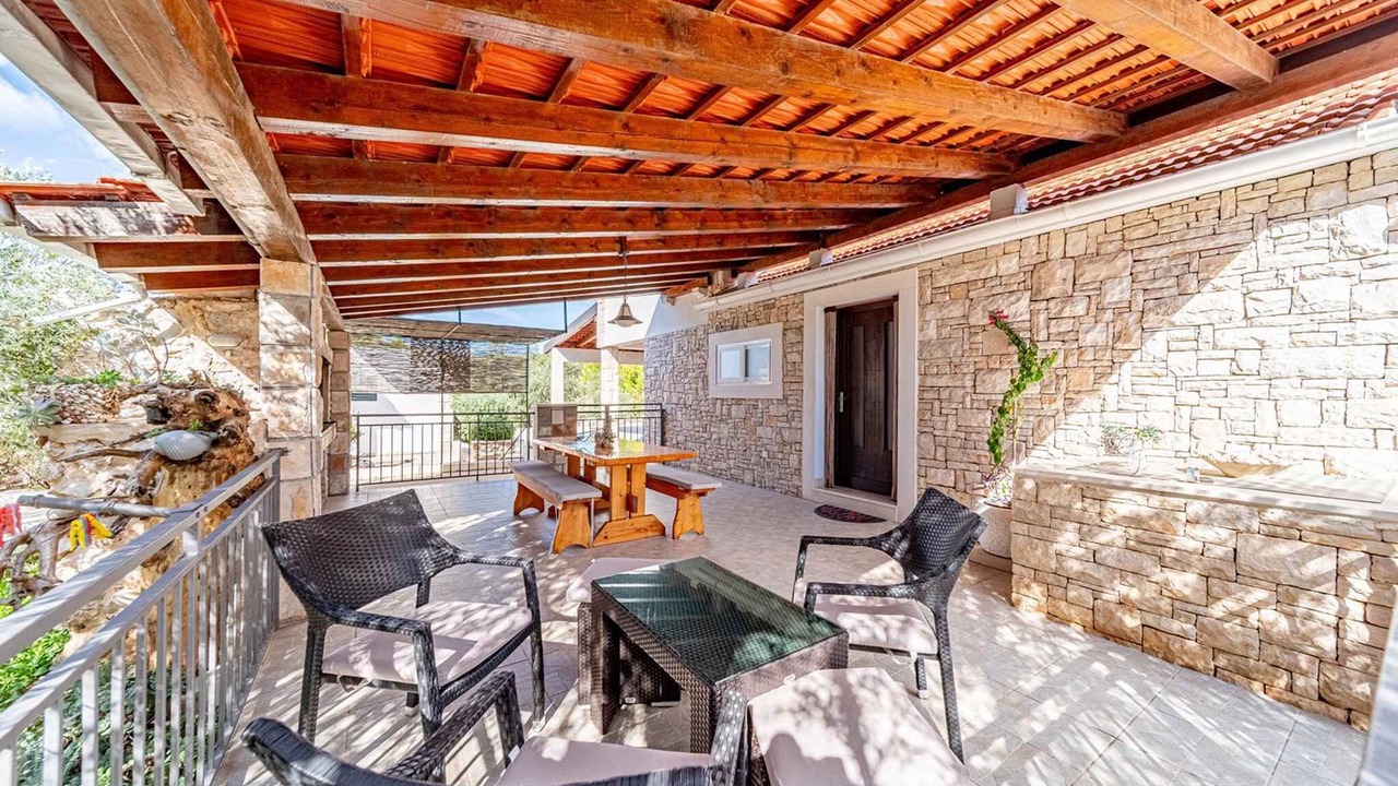 Photo of Outdoor in Potirna