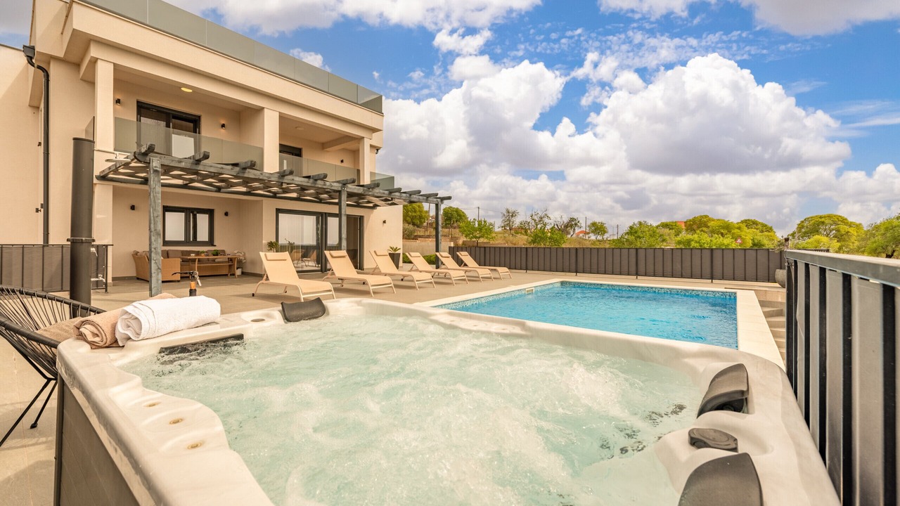 Photo of Patio Balcony in Tinj