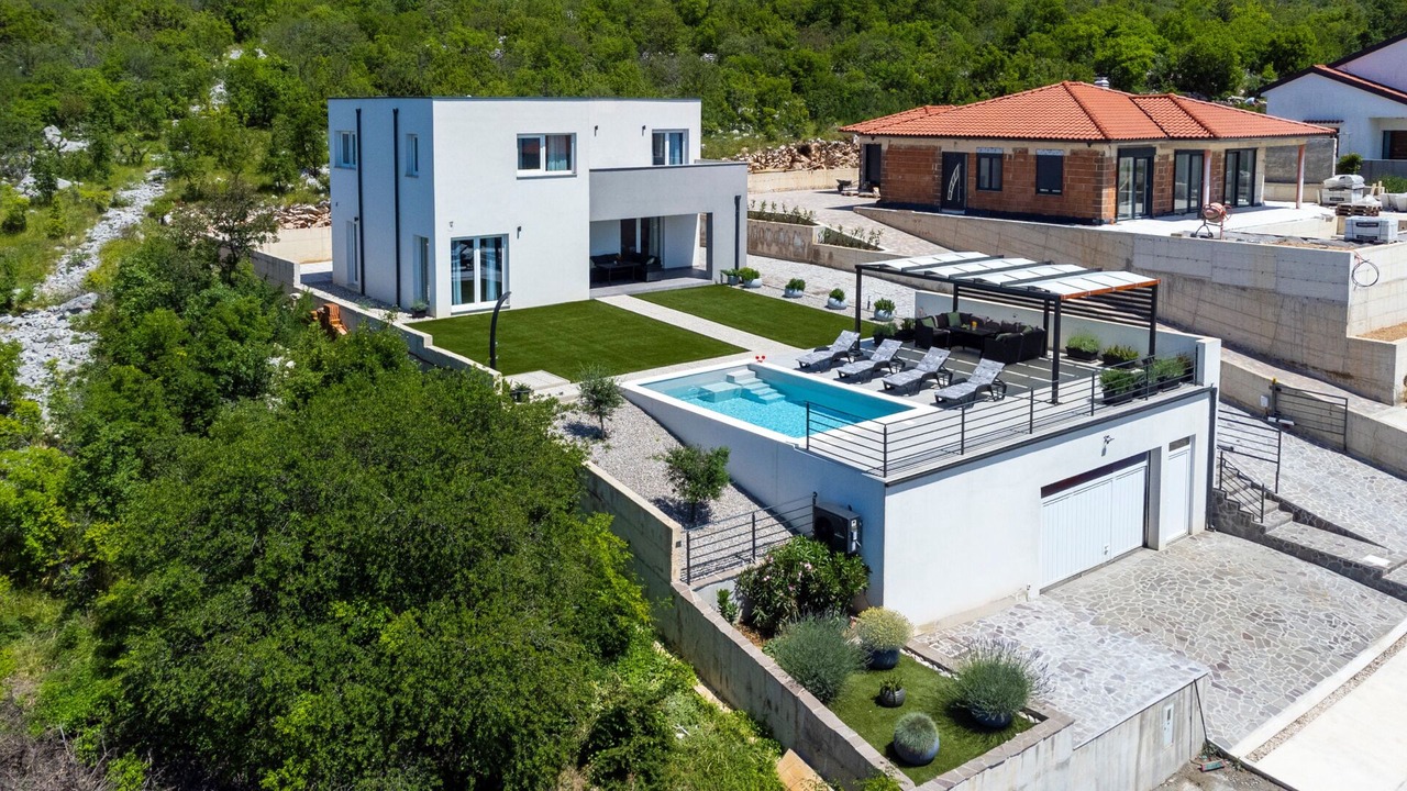 Photo of Outdoor in Smrika
