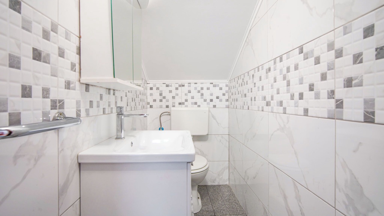 Photo of Bathroom in Sarsoni