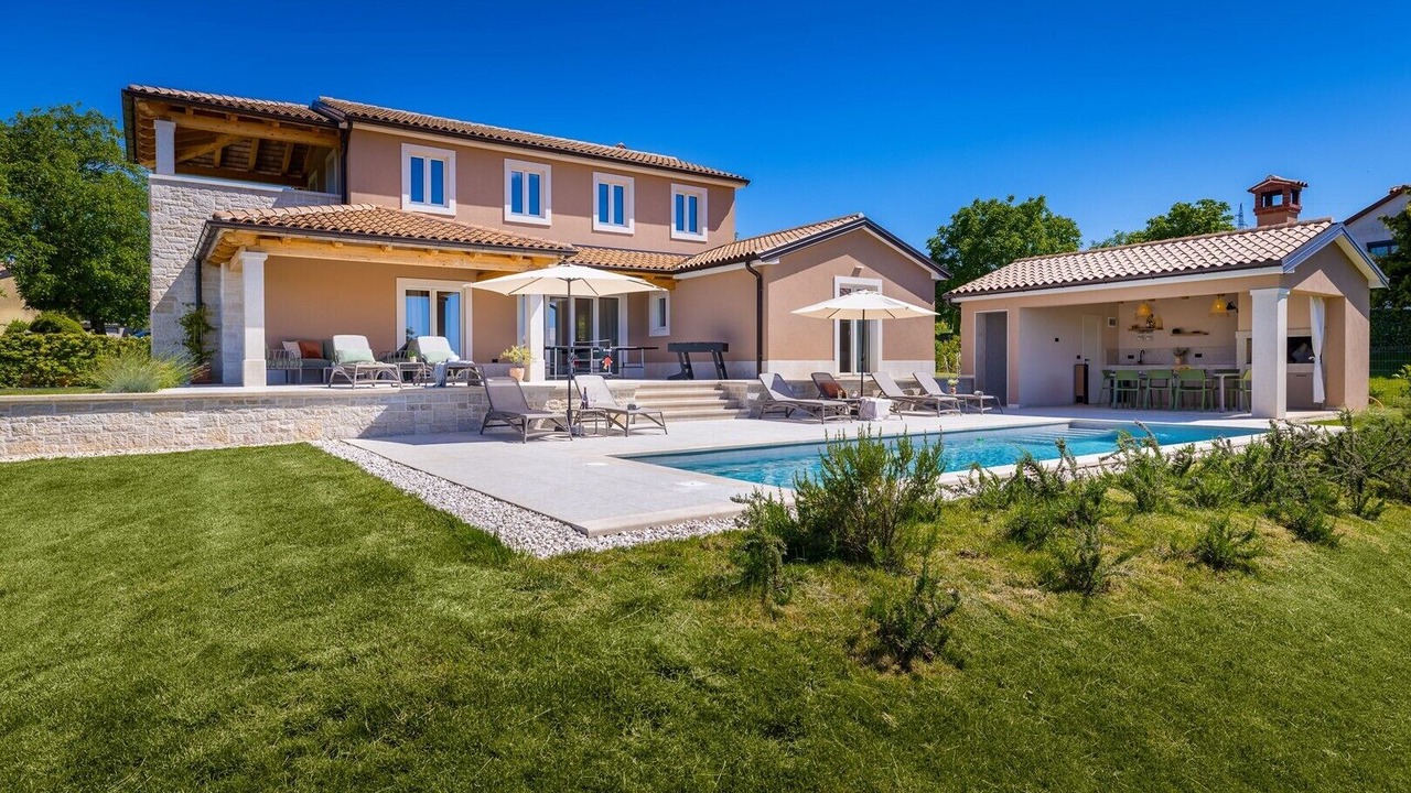 Photo of Outdoor in Beram