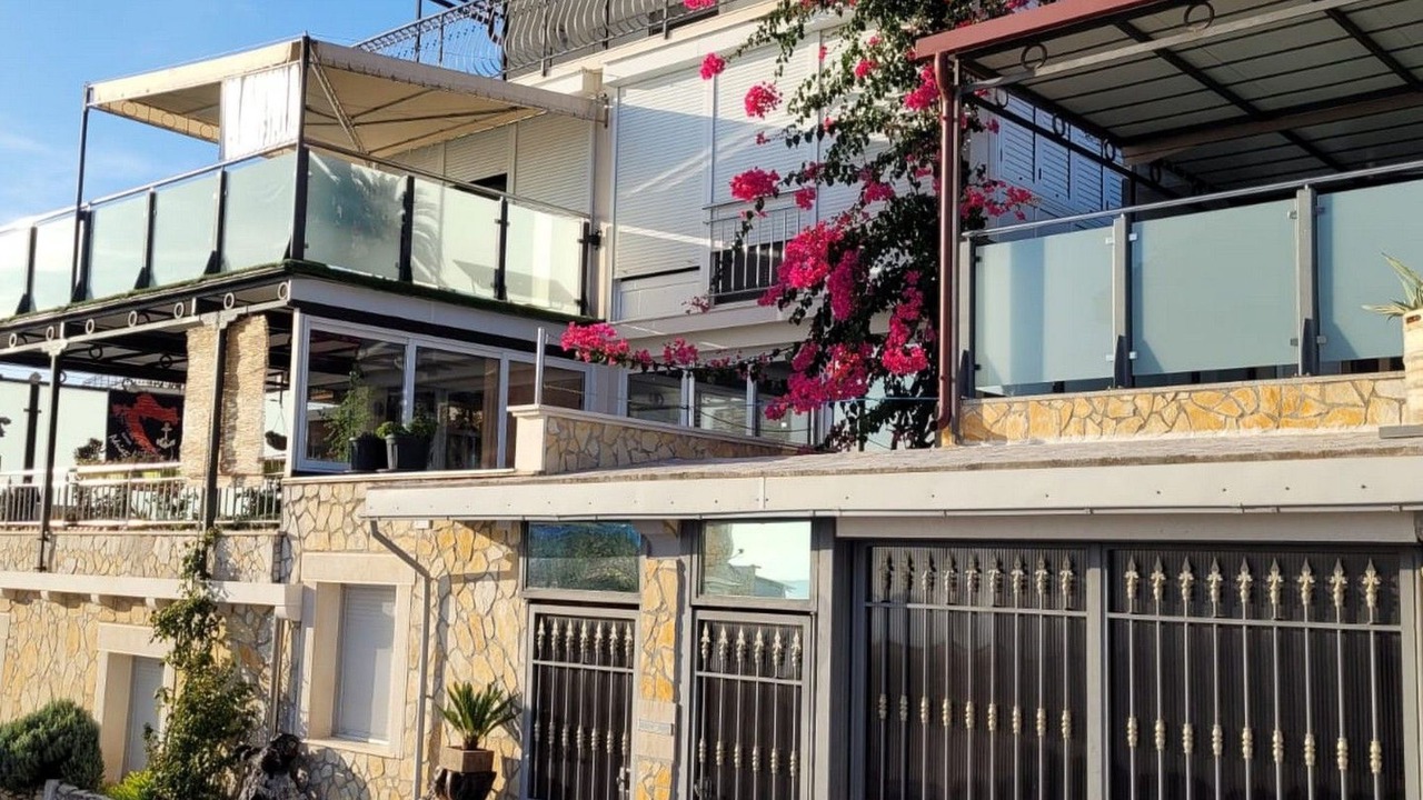 Photo of Others in Businci