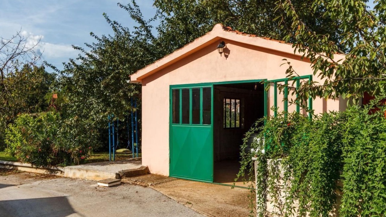 Photo of Outdoor in Peresiji