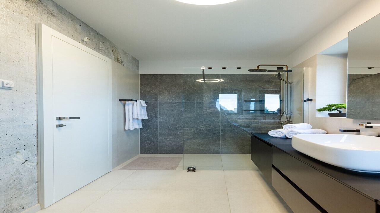 Photo of Bathroom in Vir