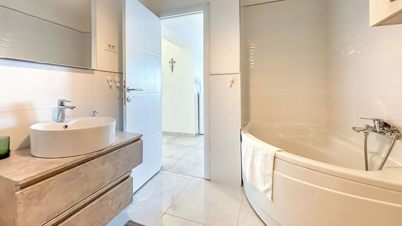 Photo of Bathroom in Vratarusa