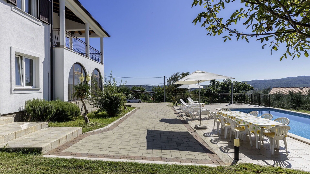 Photo of Patio Balcony in Topid