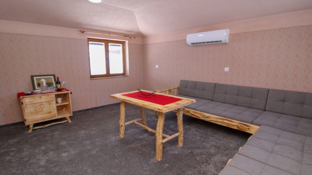 Photo of Livingroom in Pale