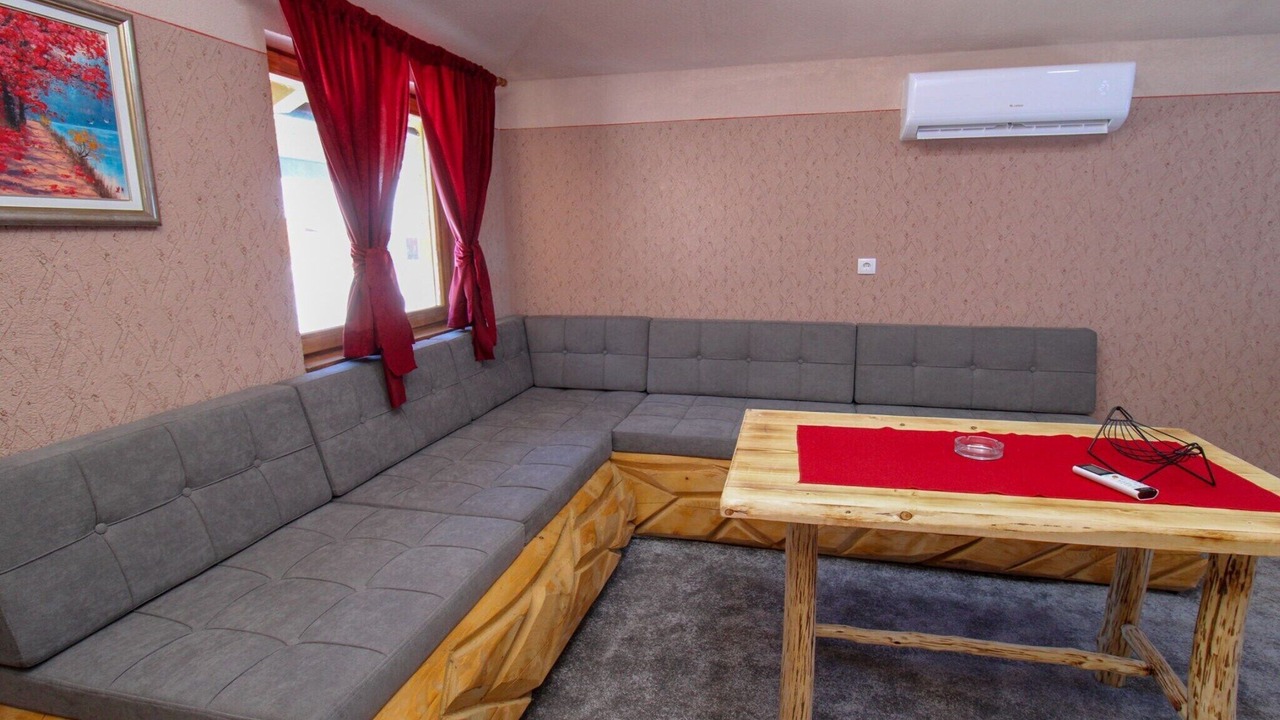 Photo of Livingroom in Pale