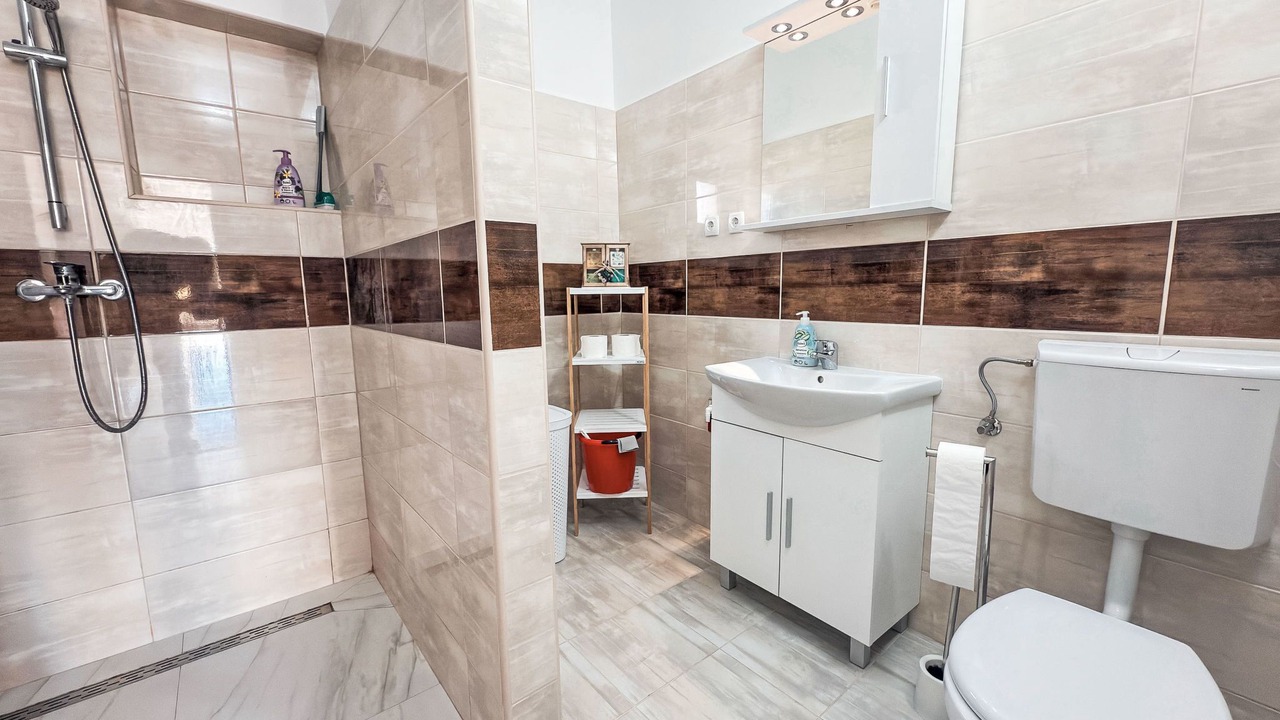 Photo of Bathroom in Seline