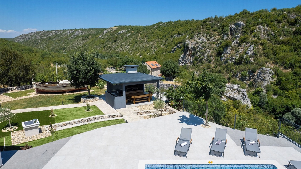 Photo of Outdoor in Srijane