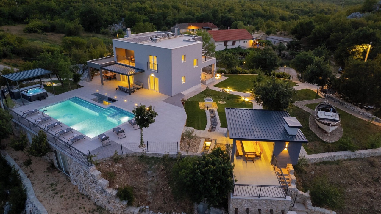 Photo of Outdoor in Srijane