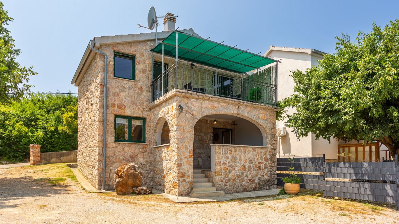 Photo of Outdoor in Risika