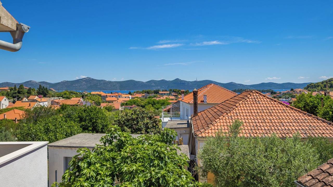 Photo of Others in Iz