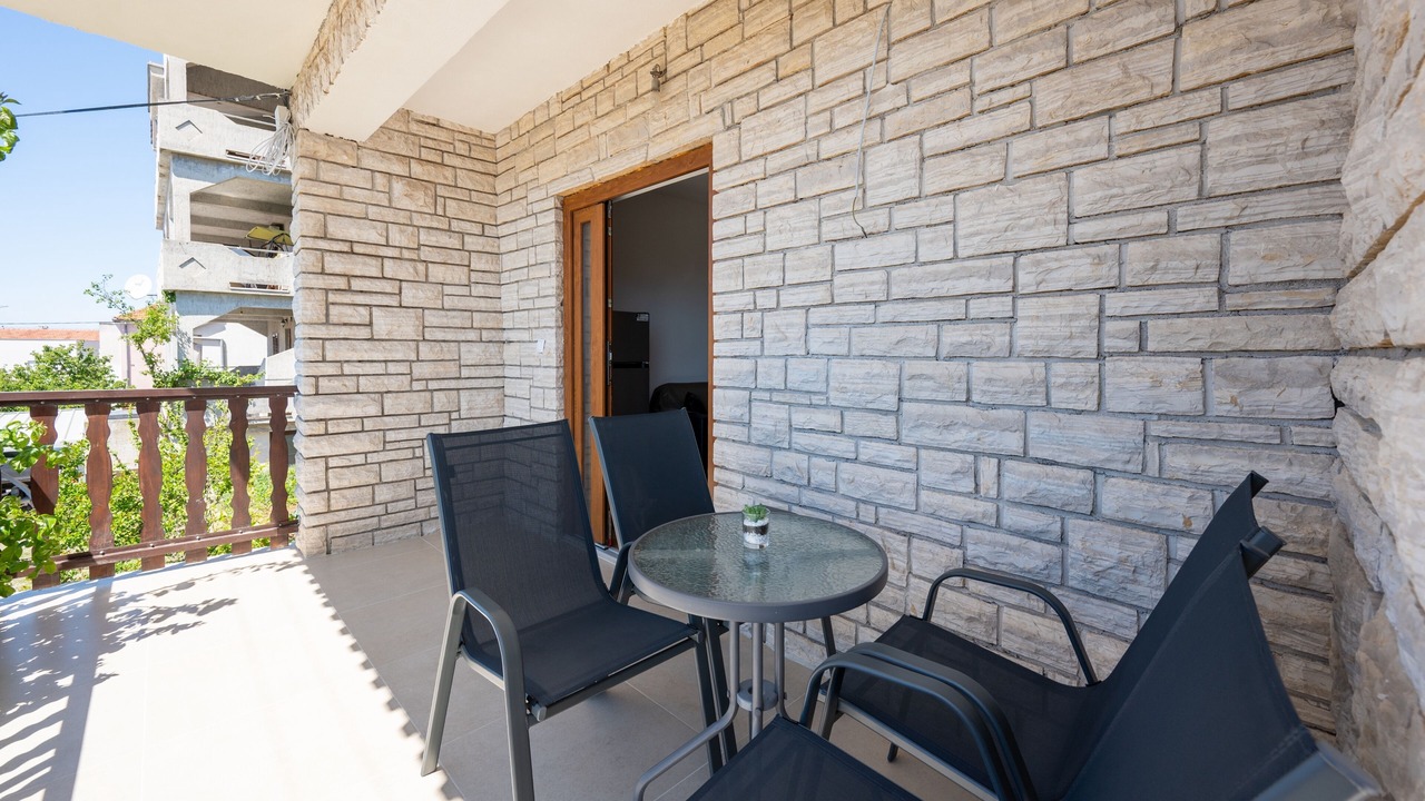 Photo of Others in Crno