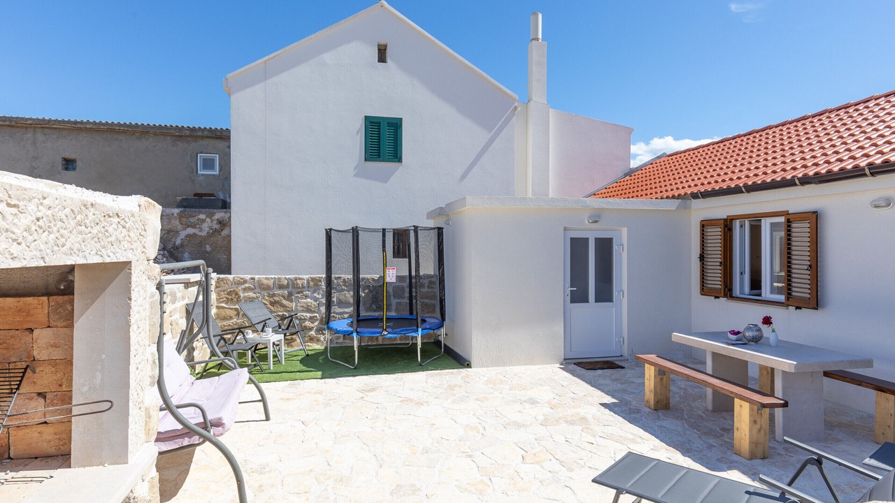 Photo of Outdoor in Rtina